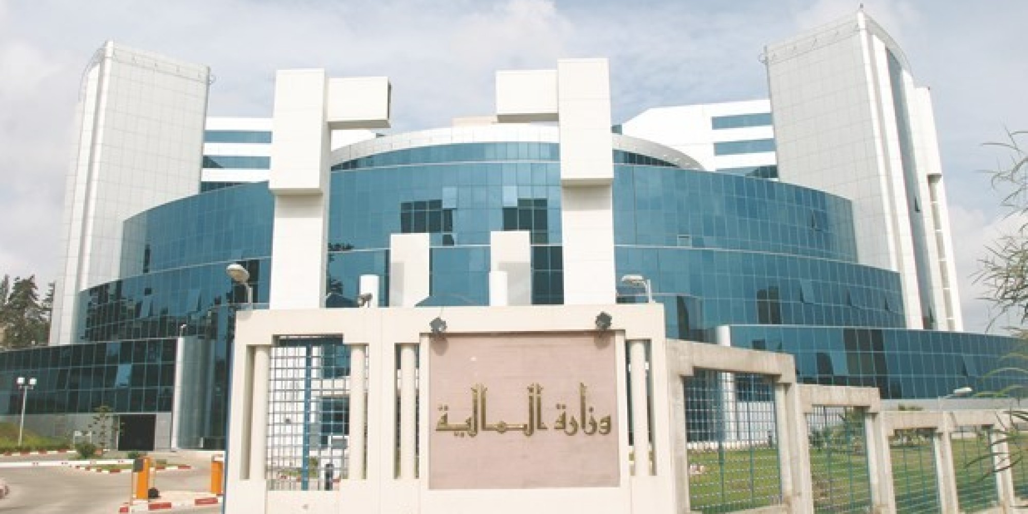 Le ministre des Finances d´Algérie présente le projet de loi de finances complémentaire 2020 devant devant le Conseil de la Nation