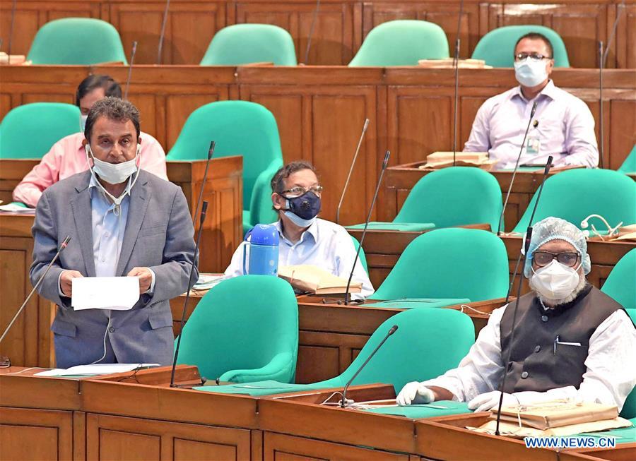 Le Bangladesh augmente le budget de la santé de 4 %, mais les analystes estiment qu’il s’agit d’une occasion manquée