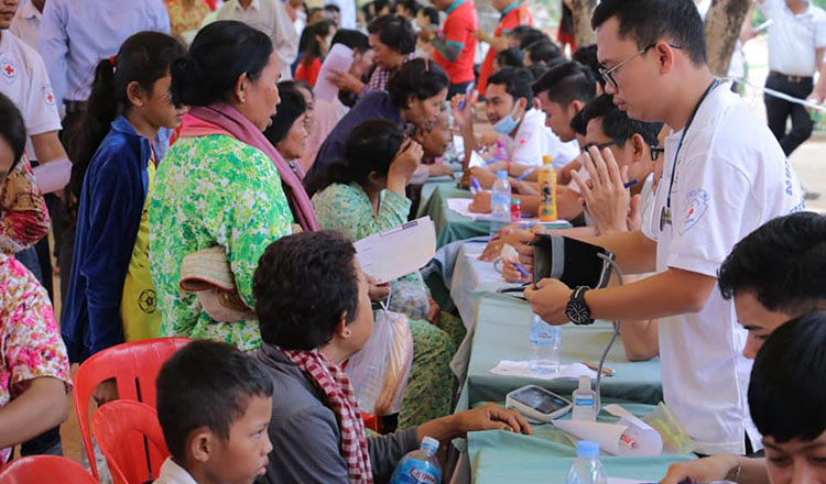 Khmer Times : Des milliers de fonctionnaires bénéficient de soins gratuits