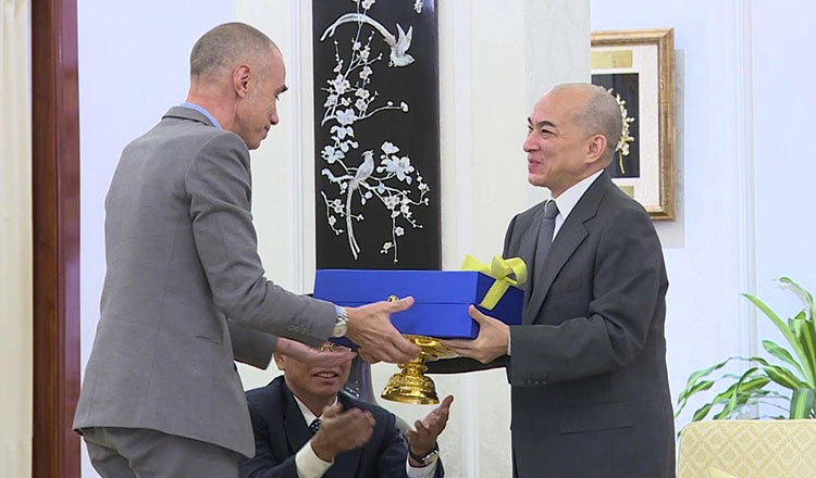 Khmer Times: Королевский подарок для Кантха Бопха стоимостью $1 млн.