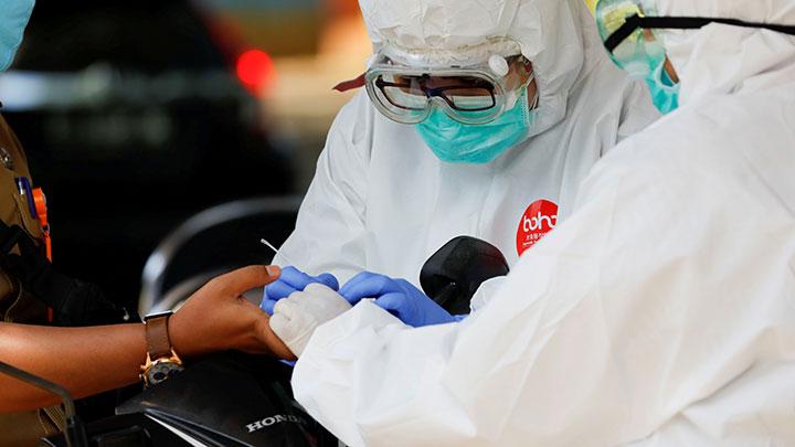 Правительство порицают за то, что оно тратит меньше на здравоохранение и больше на инфраструктуру