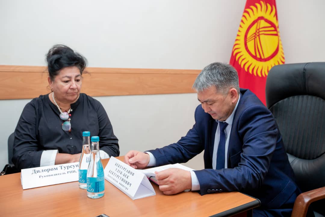 Министерства здравоохранения Кыргызстана и Узбекистана обменялись опытом организации плановой иммунизации в условиях пандемии