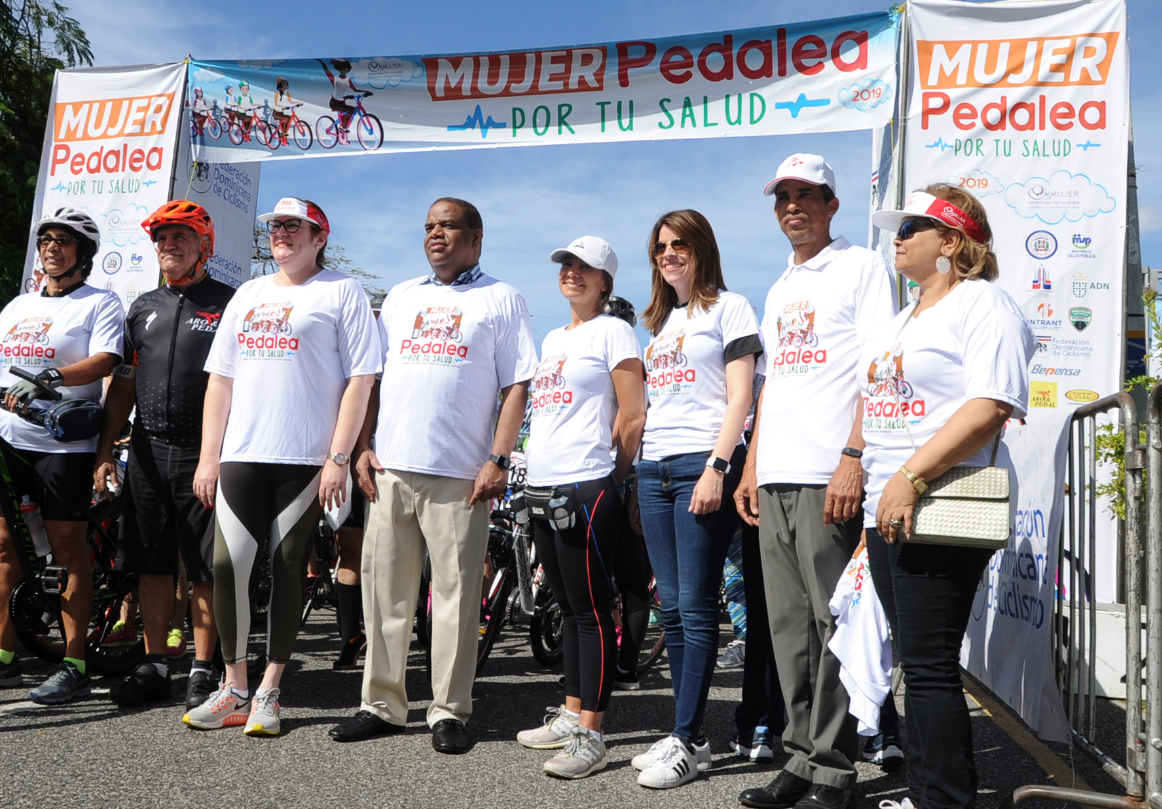 March on international health day; highlights universal right to health in Dominican Republic