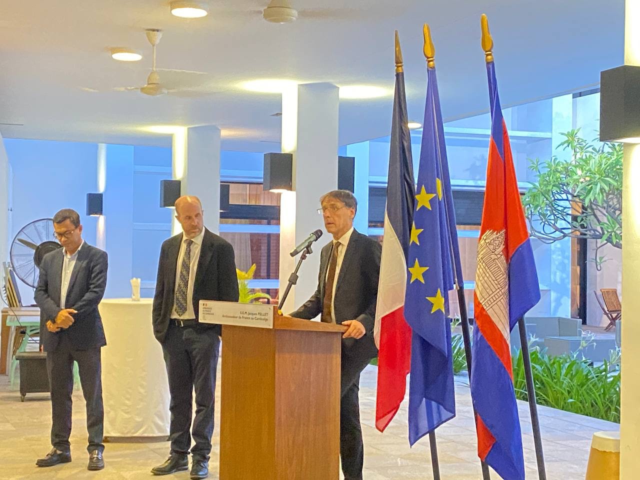 Камбоджа – Празднование в посольстве Франции начала программы L4UHC в Камбодже