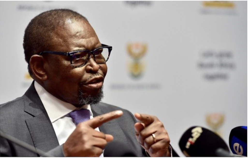 El Ministro de Hacienda dice que aún no se han calculado los costes del Seguro Nacional de Salud de Sudáfrica