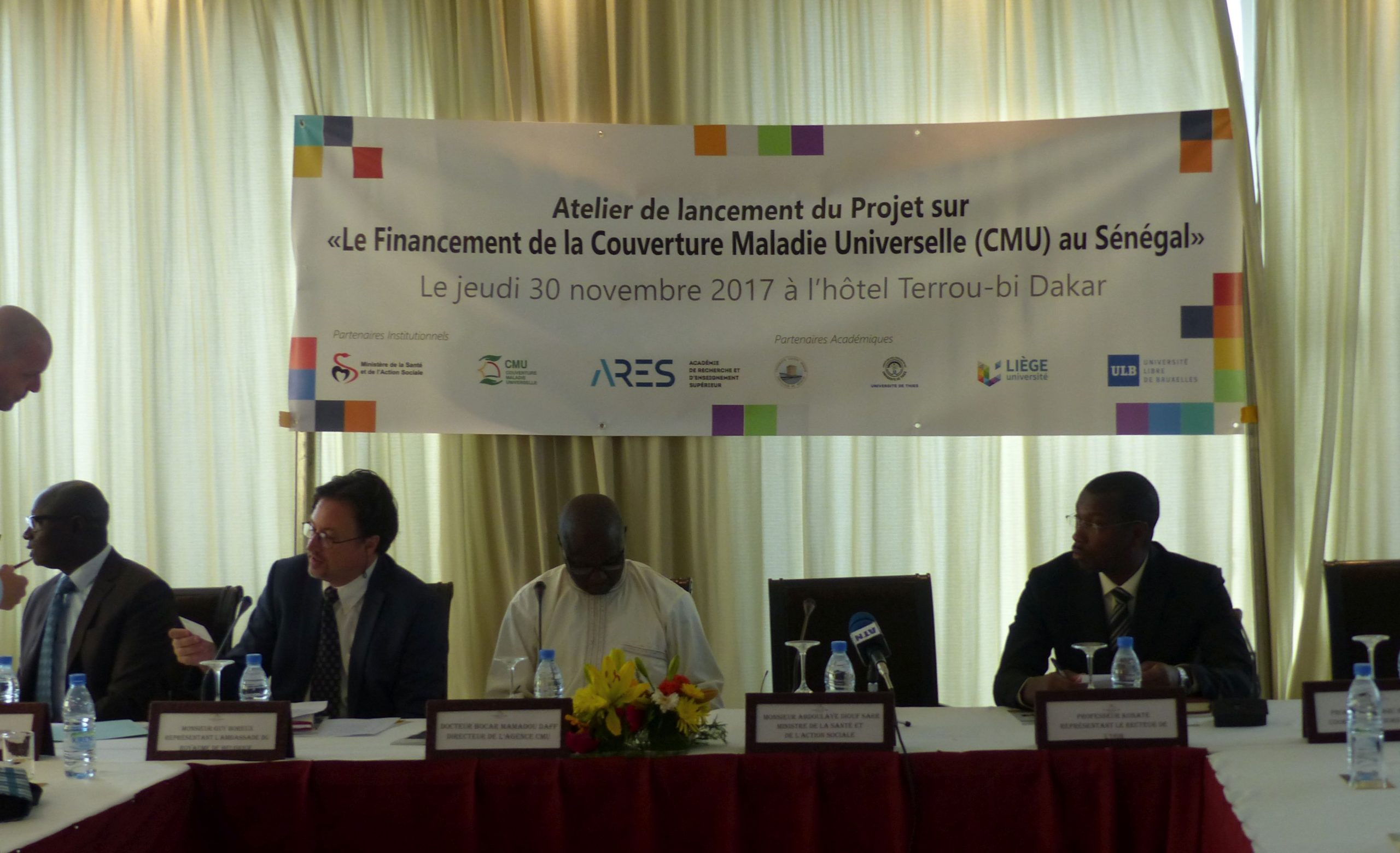 Начало реализации проекта “Исследование в целях развития” (PRD) по финансированию всеобщего охвата населения услугами здравоохранения в Сенегале UGB / UT / ULiège / ULB / DPRS / ACMU Четверг 30 ноября 2017 г. в Hôtel Terrou-Bi – Дакар