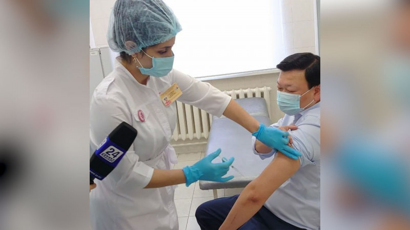 В Казахстане началась массовая вакцинация отечественной вакциной QazVac