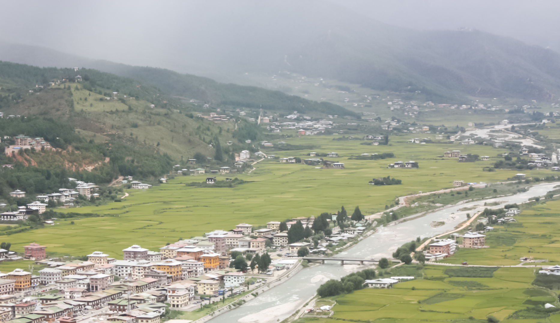 Iniciativa de servicios para reducir la carga financiera y aumentar la accesibilidad en Bután