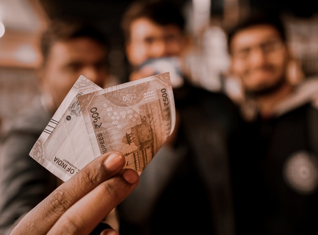 Enfermedad y pérdida salarial: Datos longitudinales de la India
