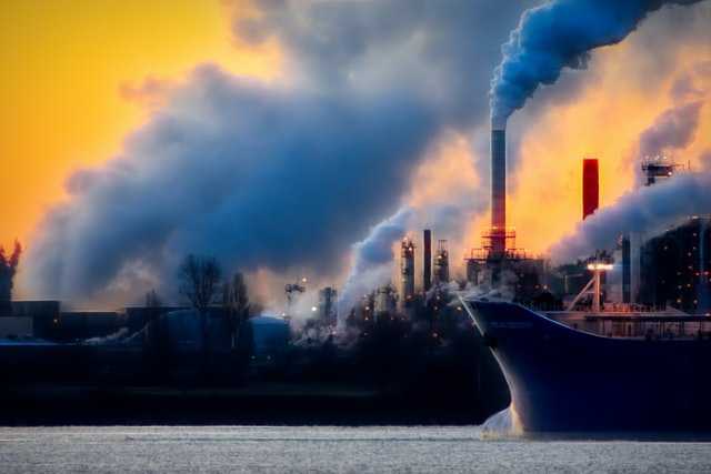 Relación entre gasto sanitario, emisiones de CO2 y crecimiento económico en los países BRICS