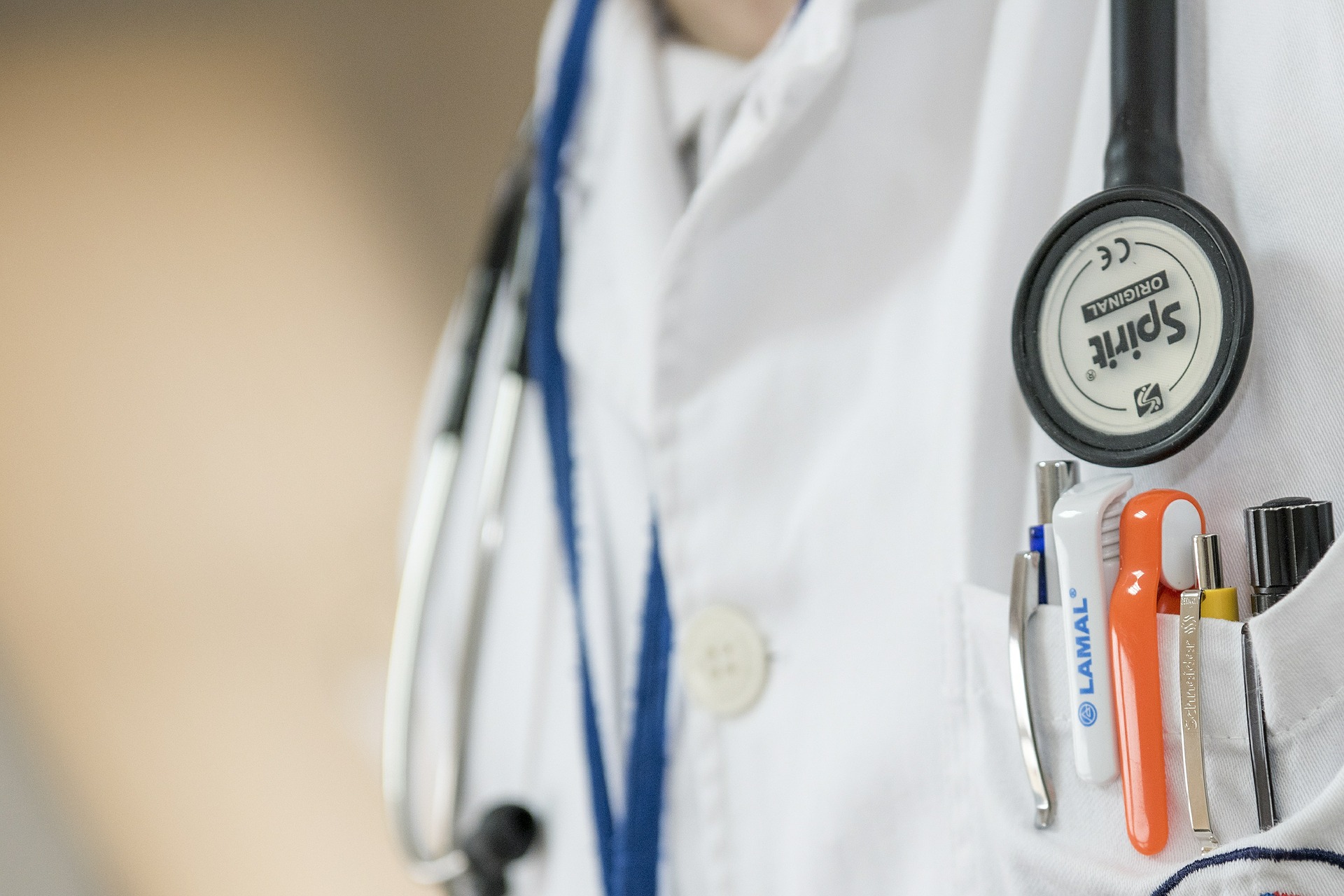 Le ministère de la santé informe de l’intention du gouvernement de commencer à mettre en œuvre l’assurance maladie complémentaire en couvrant d’abord les travailleurs de la fonction publique.