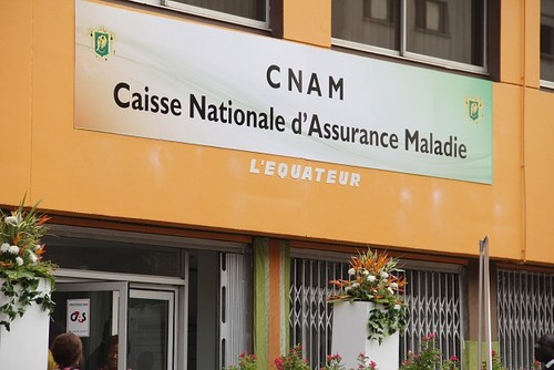 Costa de Marfil: visita guiada del Ministro de Sanidad al CNAM