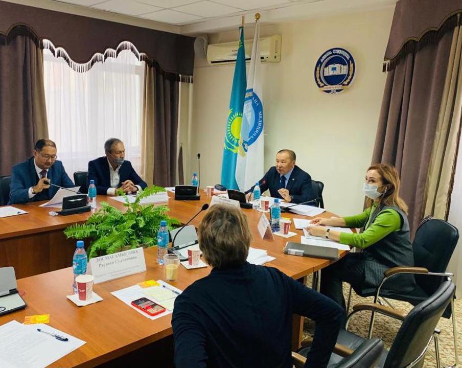 Le Kazakhstan a adopté une charte des droits des patients et met en place une surveillance publique informée dans les organismes de soins de santé.