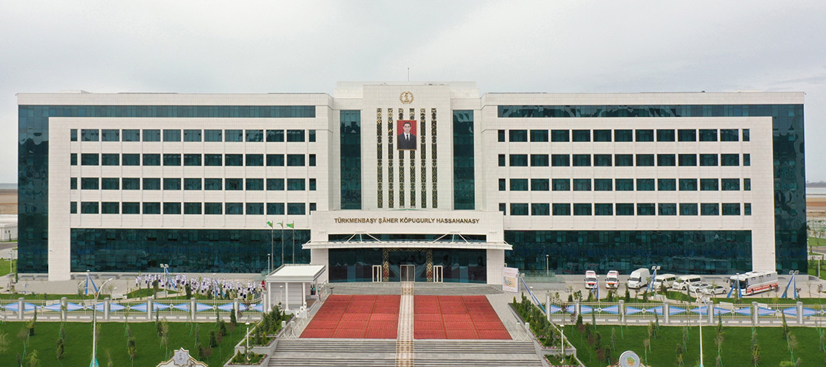 El Presidente de Turkmenistán inaugura un hospital de 400 camas financiado por el Estado