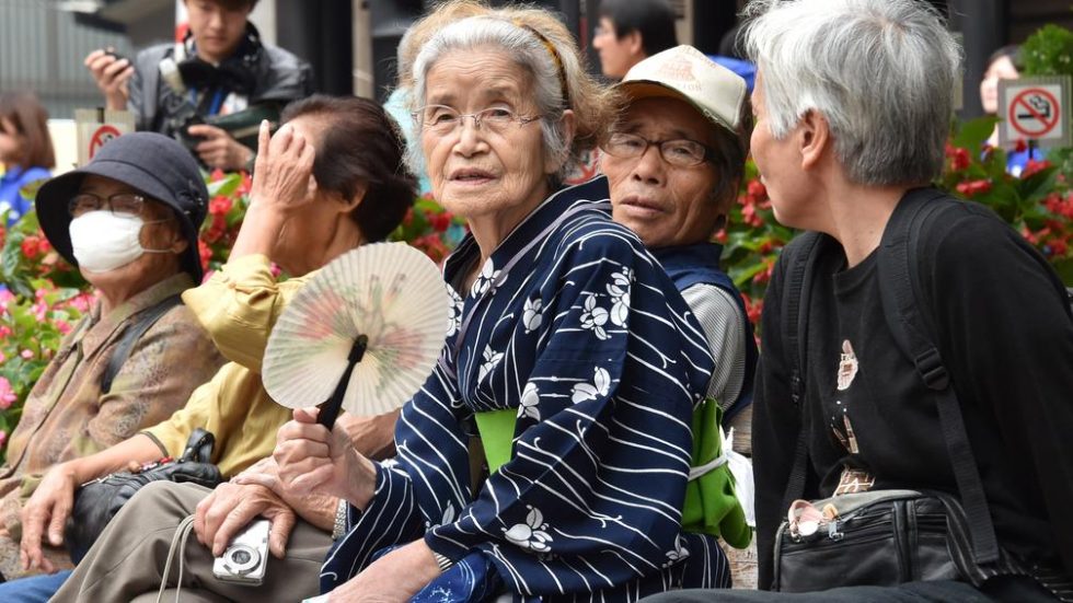 Japón aumentará las tarifas médicas de los mayores de 75 años en función de sus ingresos