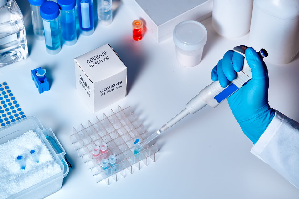 Azerbaiyán empezó a producir pruebas nacionales de PCR para COVID-19 con el fin de ahorrar costes y ampliar el acceso