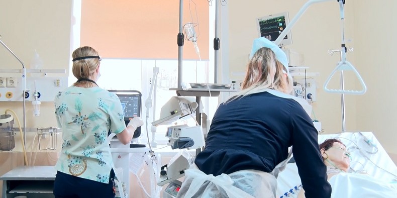 Belarus monitors health workers’ salary growth after cancelling COVID-related payments