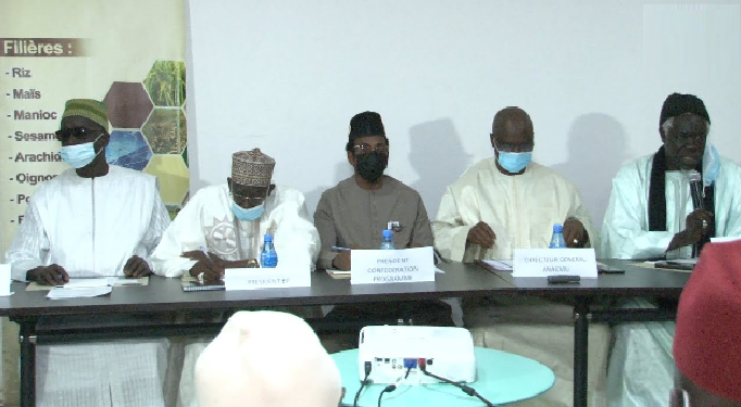 Senegal: los agricultores piden atención sanitaria para sus familias
