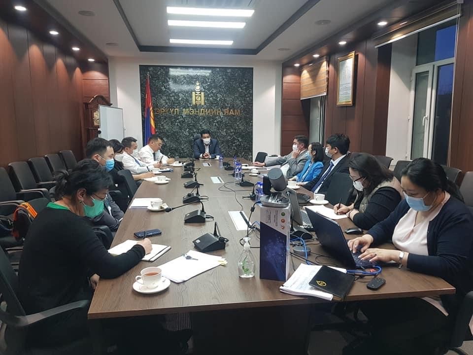 Tests de masse pour le COVID-19 à Ulaanbaatar, en Mongolie : L’approche “une porte, un test”.