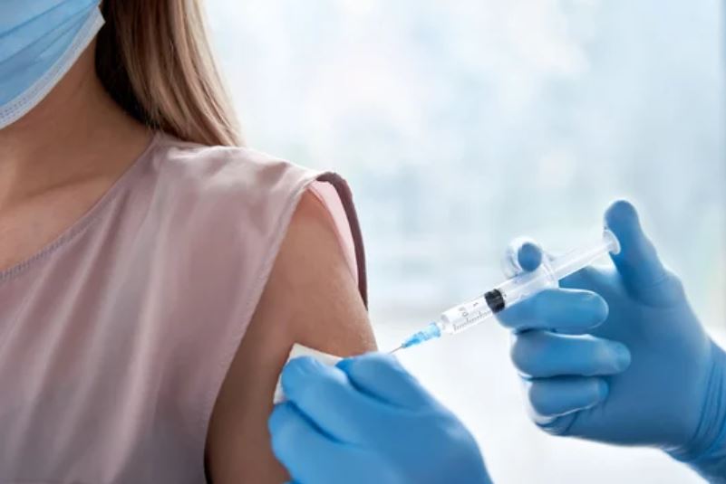 Kuwait to offer free COVID 19 vaccines to expats