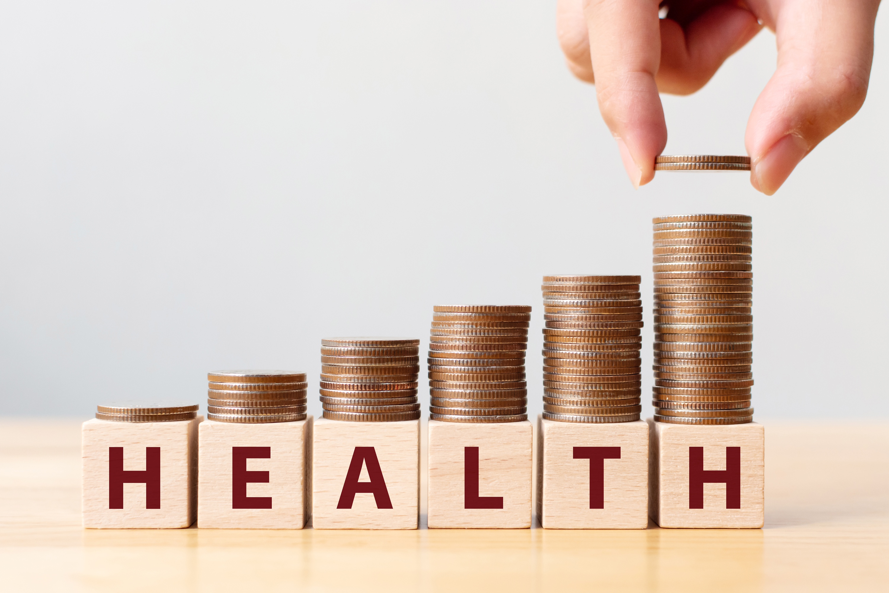 Informe de política de Global Health Talk 2023: Financiación de la salud para todos en un contexto de escasez