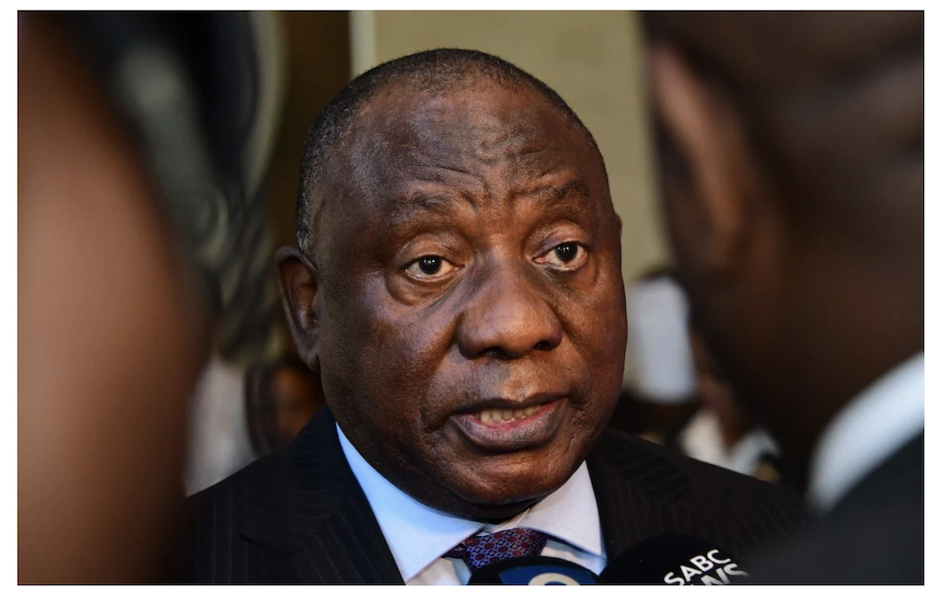 Le président Ramaphosa affirme l’engagement du gouvernement en faveur de l’INSA pour un accès universel aux soins de santé.