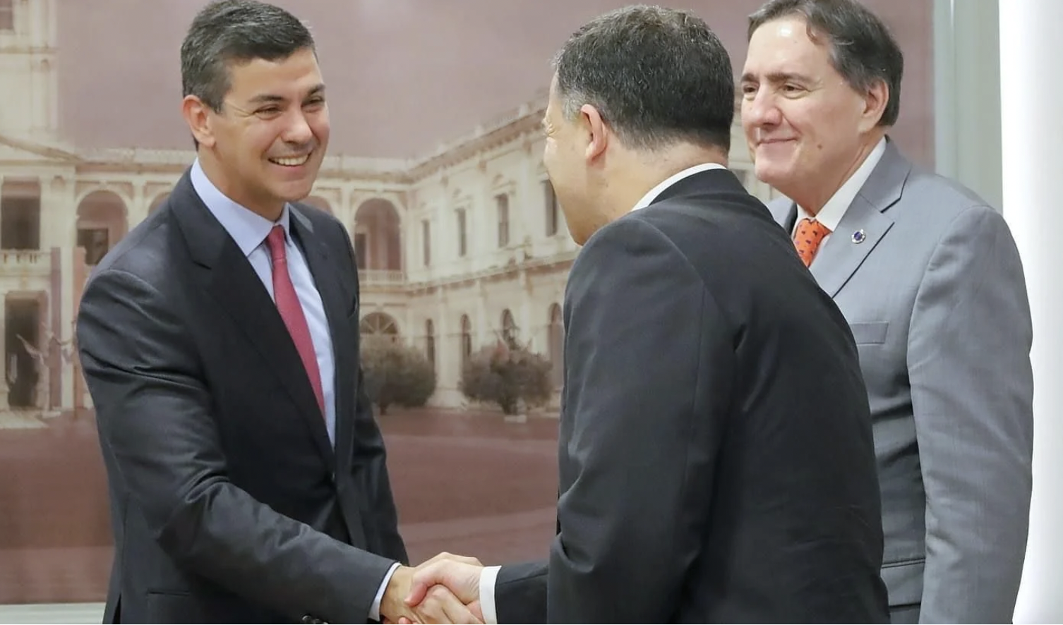 Президент Парагвая и директор ПАОЗ обсуждают вопросы укрепления системы здравоохранения