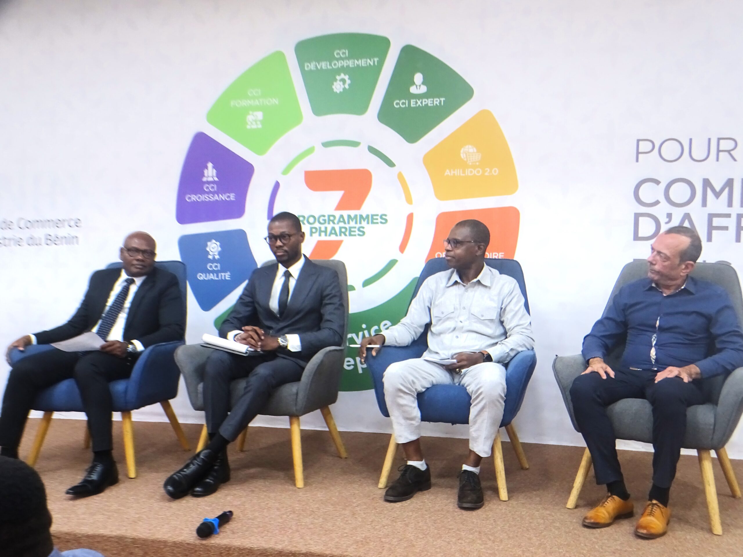 Социальная защита и медицинское страхование на столе CIPB