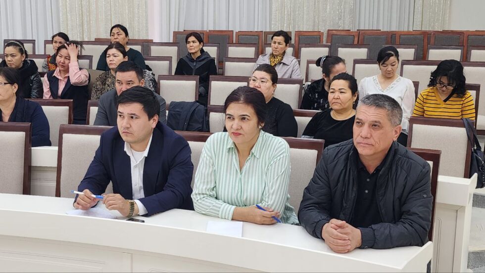 Seminario dedicado a la introducción del seguro sanitario estatal celebrado en la República de Karakalpakstán (parte de Uzbekistán).
