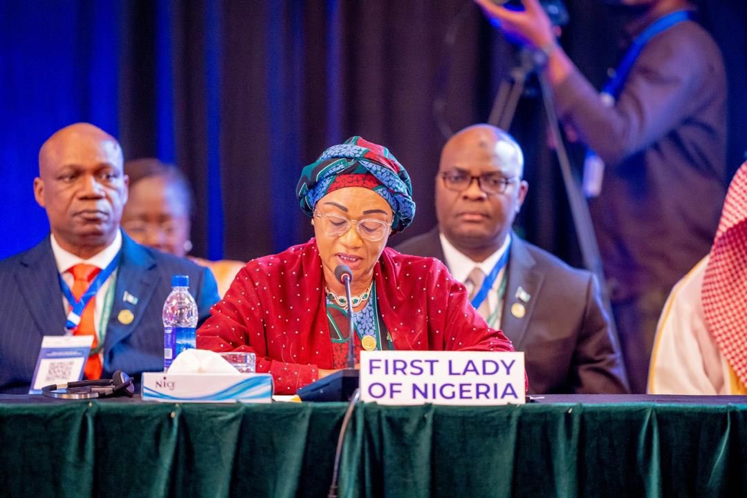 La Première dame du Nigeria appelle à un financement durable de la santé lors du sommet de l’UA