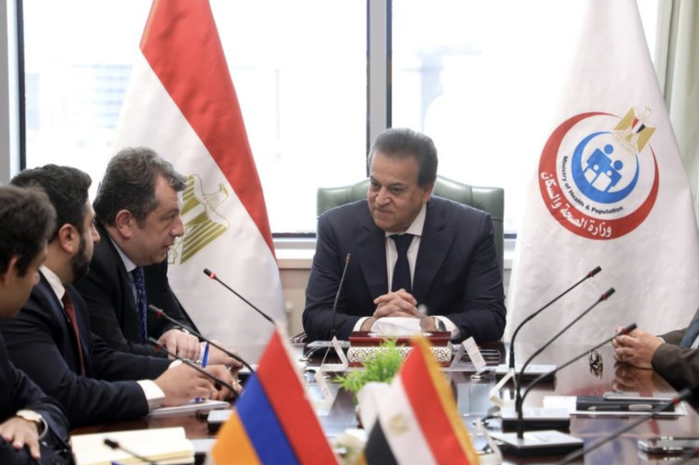 Egipto y Armenia exploran oportunidades de cooperación en el sector sanitario