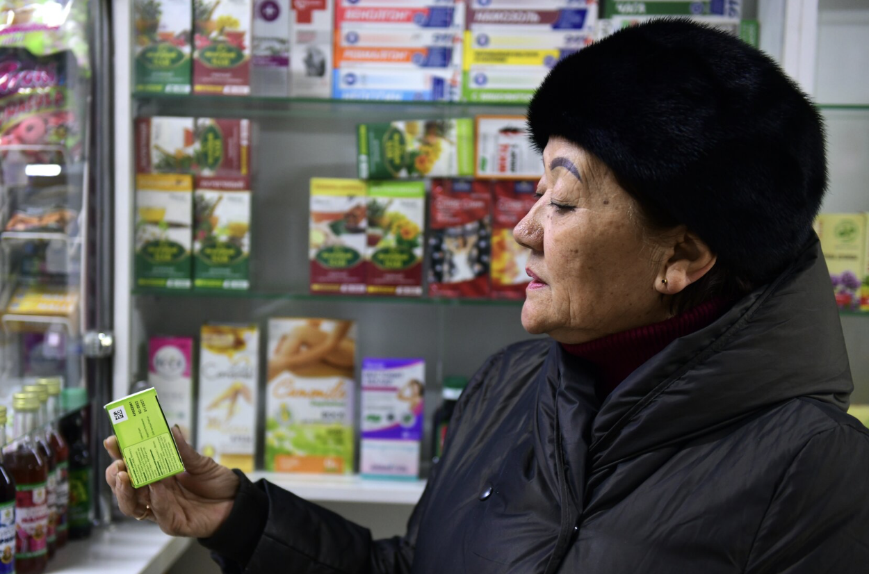 Партнерство UHC: Кыргызстан контролирует цены на основные лекарства в стремлении обеспечить здоровье для всех