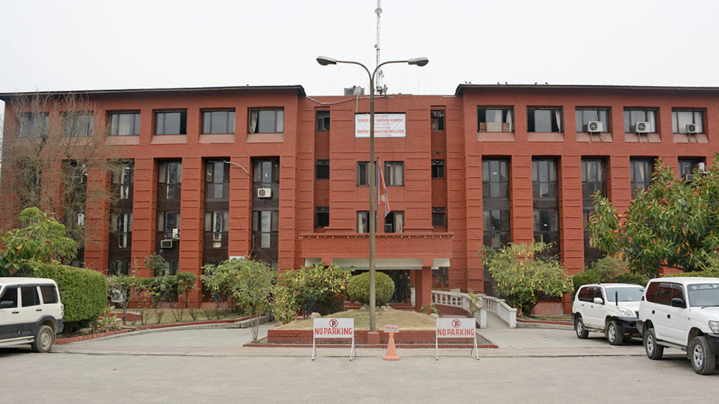 El Ministro de Sanidad de Nepal anuncia la duplicación de las ayudas del seguro para pacientes con enfermedades graves