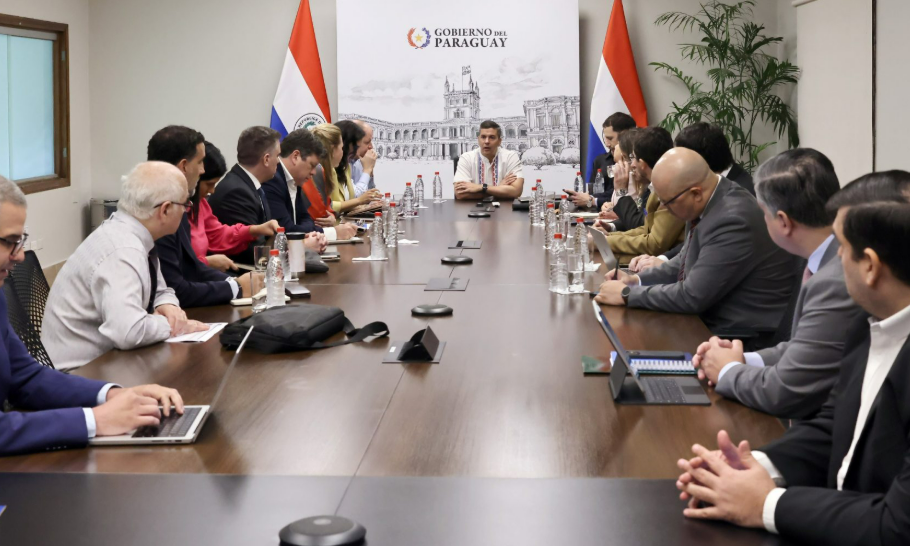 Un groupe multidisciplinaire travaille au renforcement du système de santé du Paraguay